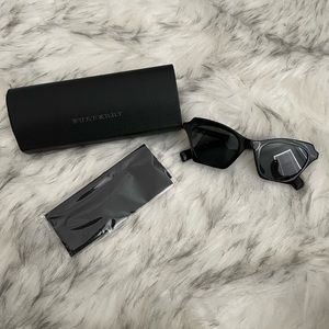 Burberry - Sunglasses - Black